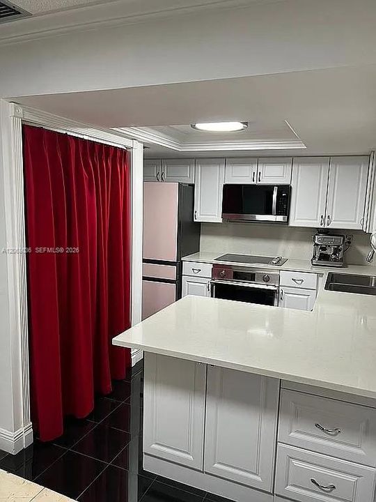 For Sale: $289,000 (1 beds, 1 baths, 767 Square Feet)