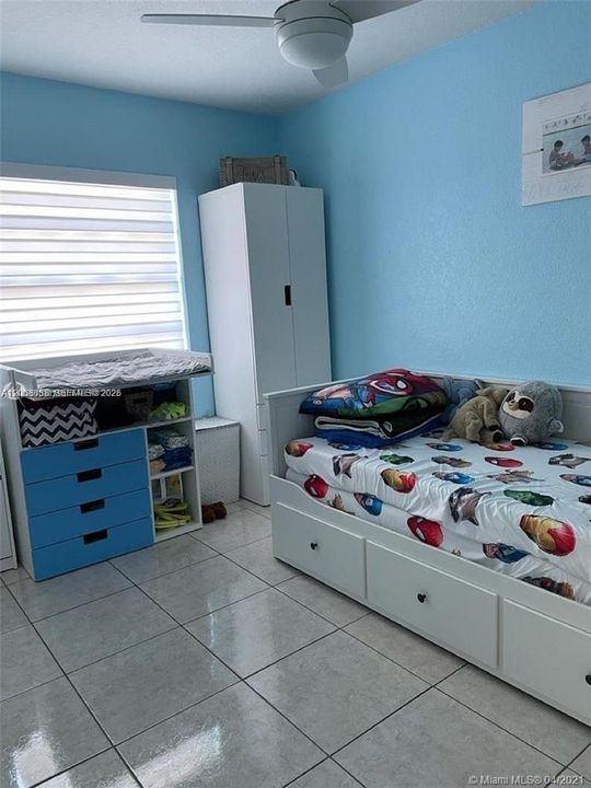 For Rent: $2,200 (2 beds, 1 baths, 952 Square Feet)