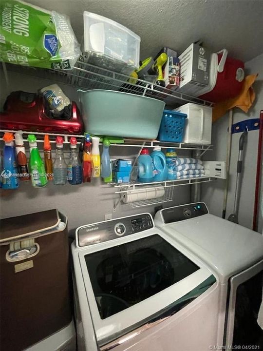 For Rent: $2,200 (2 beds, 1 baths, 952 Square Feet)