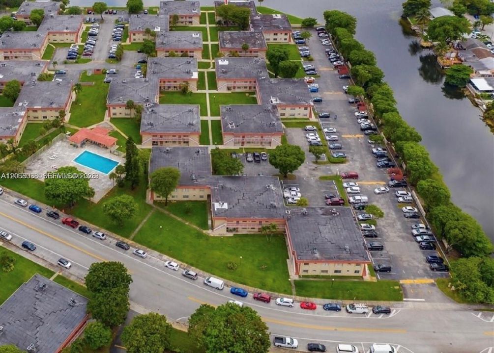 For Rent: $2,200 (2 beds, 1 baths, 952 Square Feet)