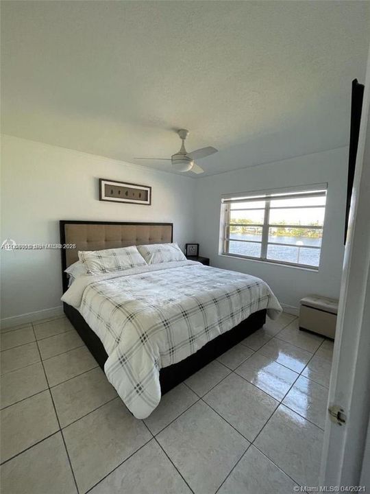 For Rent: $2,200 (2 beds, 1 baths, 952 Square Feet)