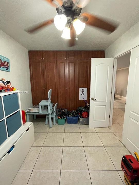 For Rent: $2,200 (2 beds, 1 baths, 952 Square Feet)