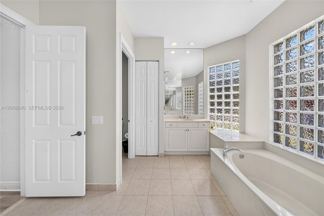 For Sale: $1,150,000 (5 beds, 3 baths, 2917 Square Feet)