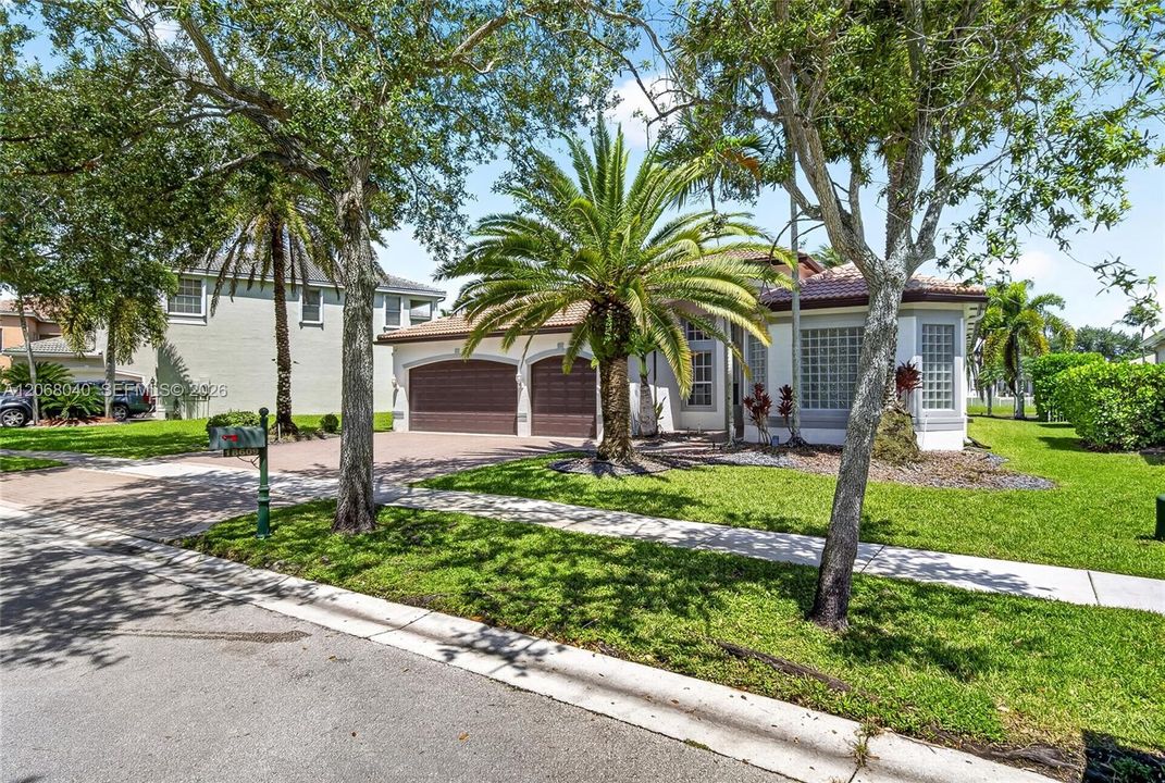 For Sale: $1,150,000 (5 beds, 3 baths, 2917 Square Feet)