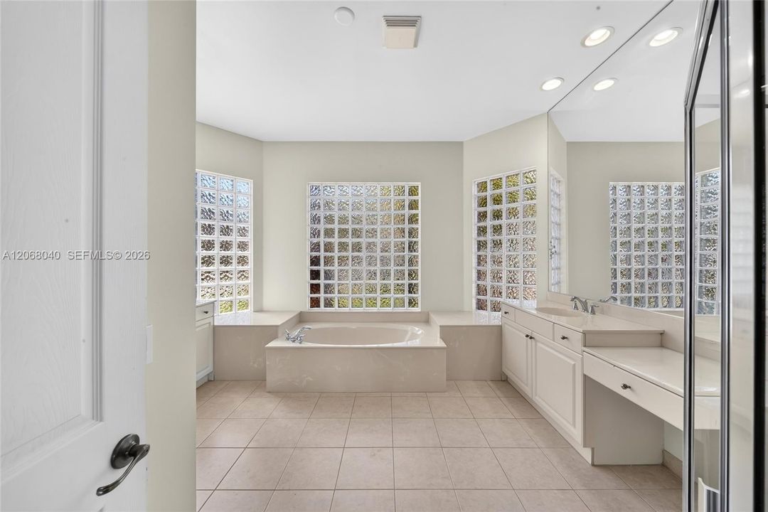 For Sale: $1,150,000 (5 beds, 3 baths, 2917 Square Feet)