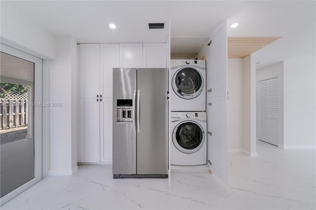 For Rent: $3,500 (3 beds, 2 baths, 1369 Square Feet)
