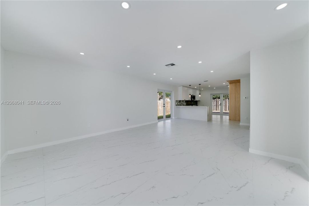 For Rent: $3,500 (3 beds, 2 baths, 1369 Square Feet)