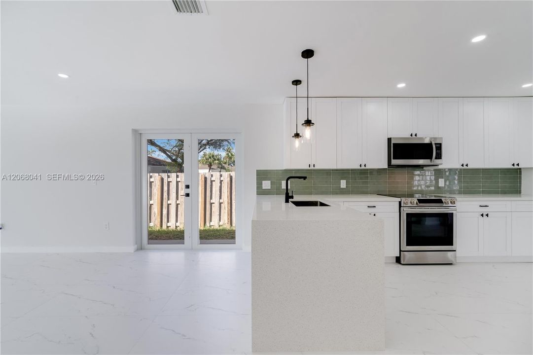 For Rent: $3,500 (3 beds, 2 baths, 1369 Square Feet)