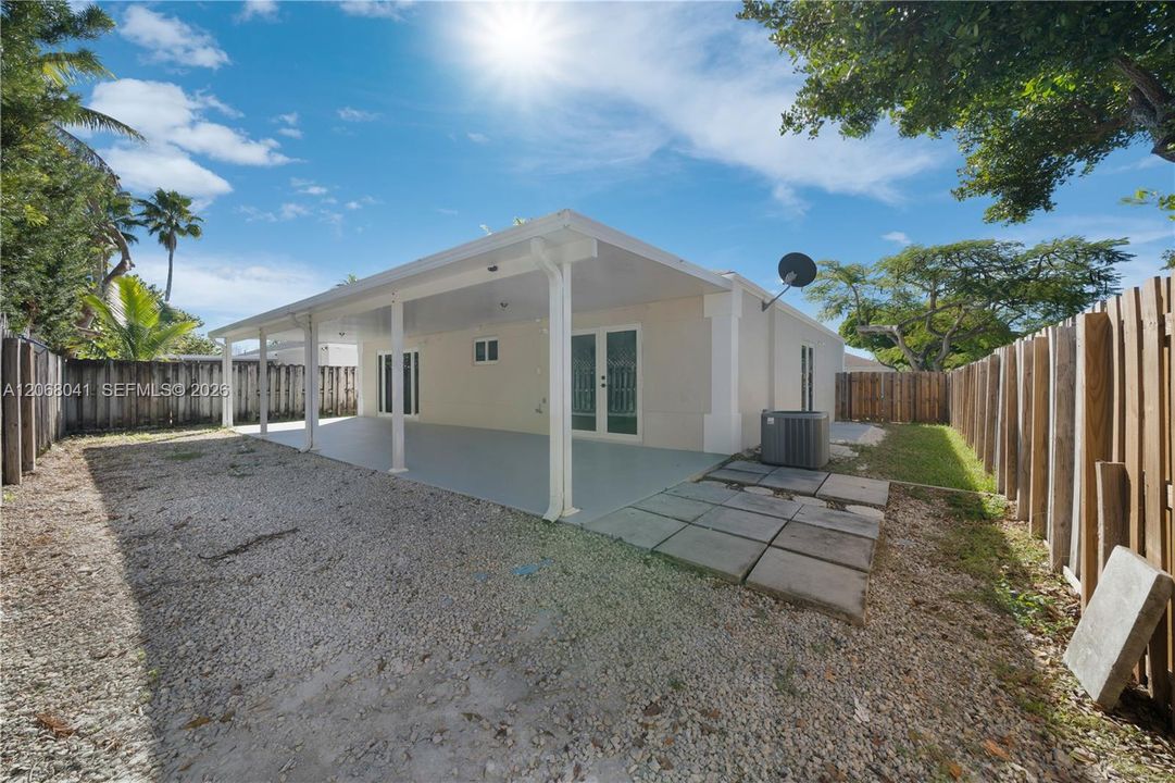 For Rent: $3,500 (3 beds, 2 baths, 1369 Square Feet)