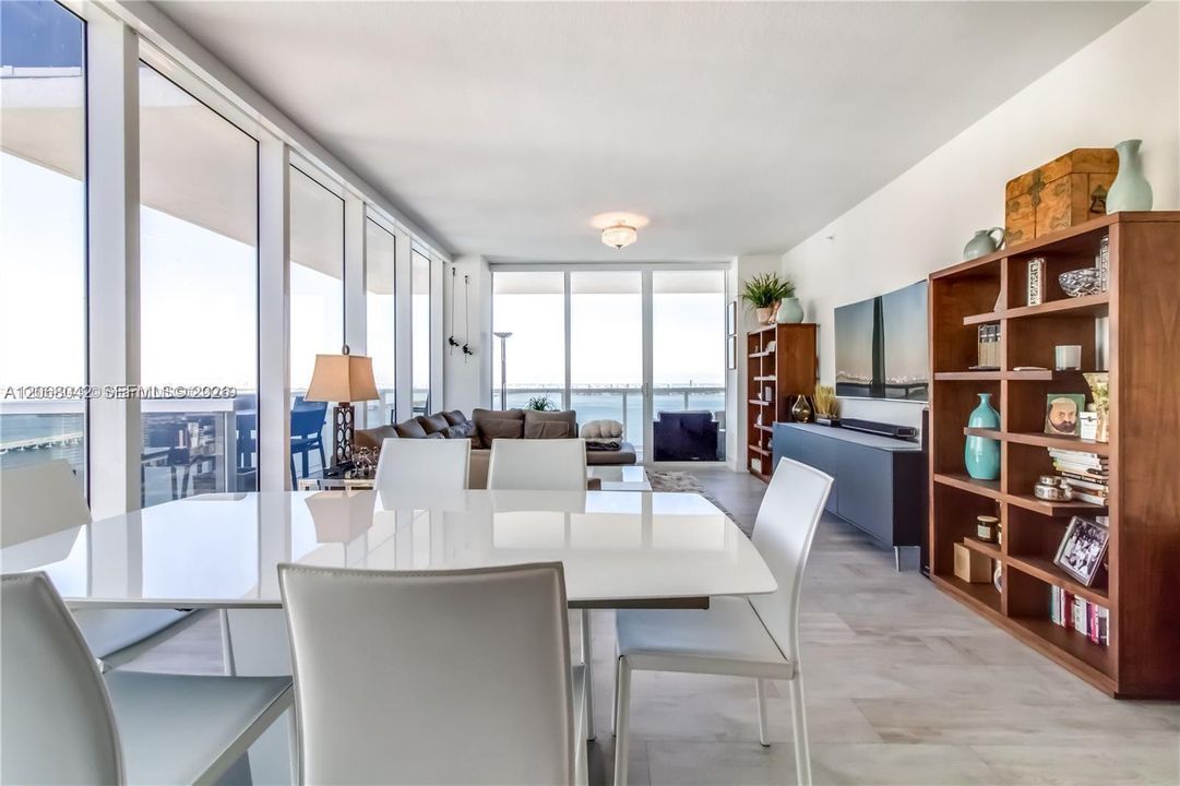 Activo con contrato: $6,500 (3 camas, 2 baños, 1720 Pies cuadrados)