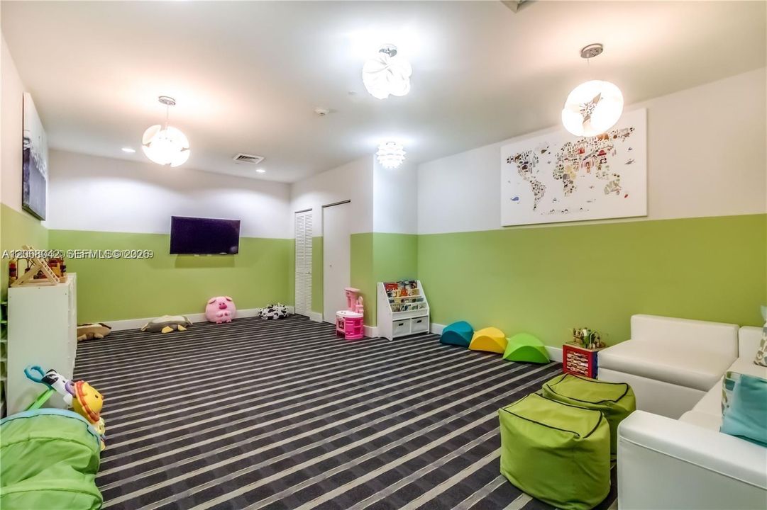 Activo con contrato: $6,500 (3 camas, 2 baños, 1720 Pies cuadrados)