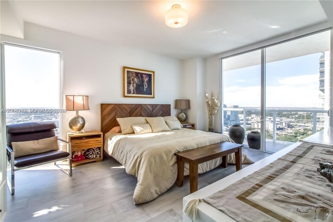 Activo con contrato: $6,500 (3 camas, 2 baños, 1720 Pies cuadrados)