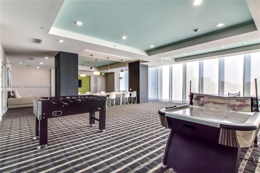 Activo con contrato: $6,500 (3 camas, 2 baños, 1720 Pies cuadrados)