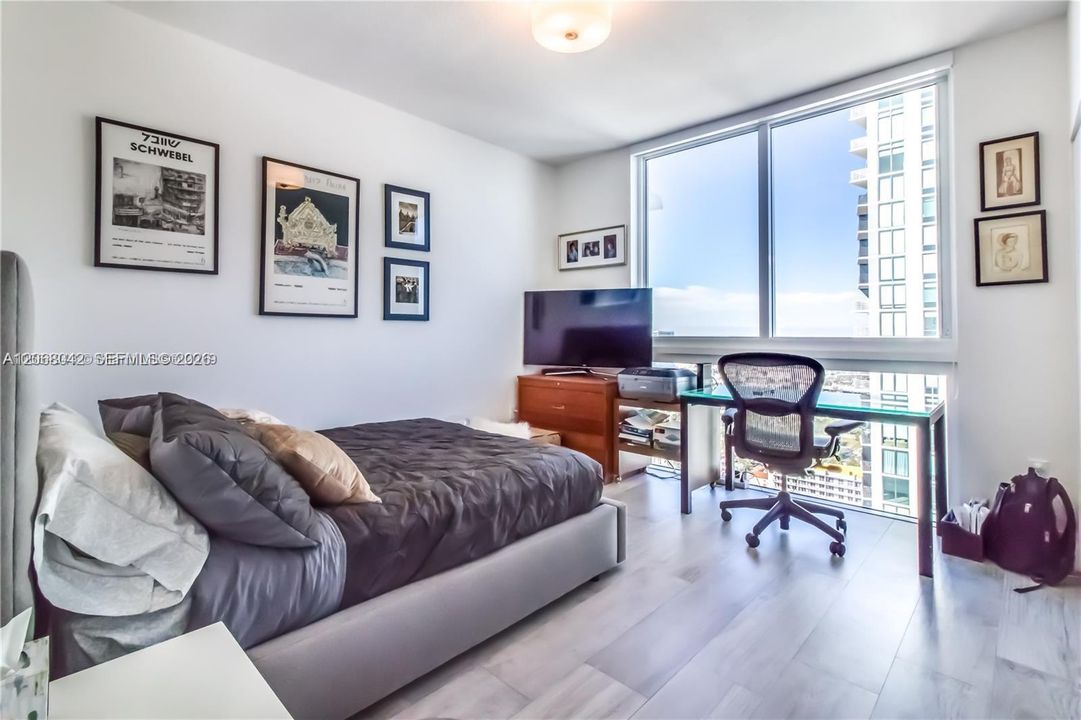 Activo con contrato: $6,500 (3 camas, 2 baños, 1720 Pies cuadrados)