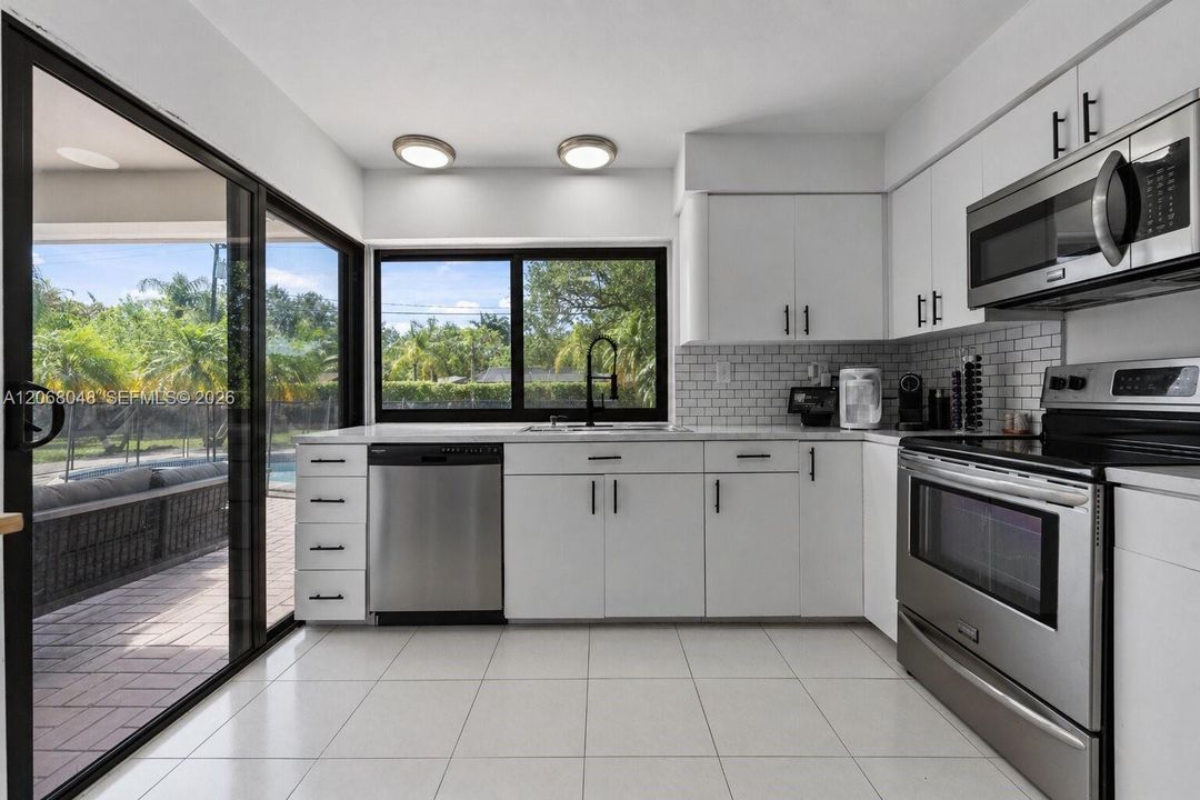 For Rent: $4,950 (3 beds, 2 baths, 1459 Square Feet)
