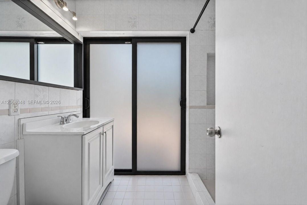 For Rent: $4,950 (3 beds, 2 baths, 1459 Square Feet)