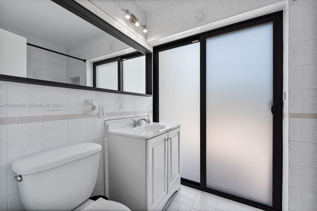 For Rent: $4,950 (3 beds, 2 baths, 1459 Square Feet)