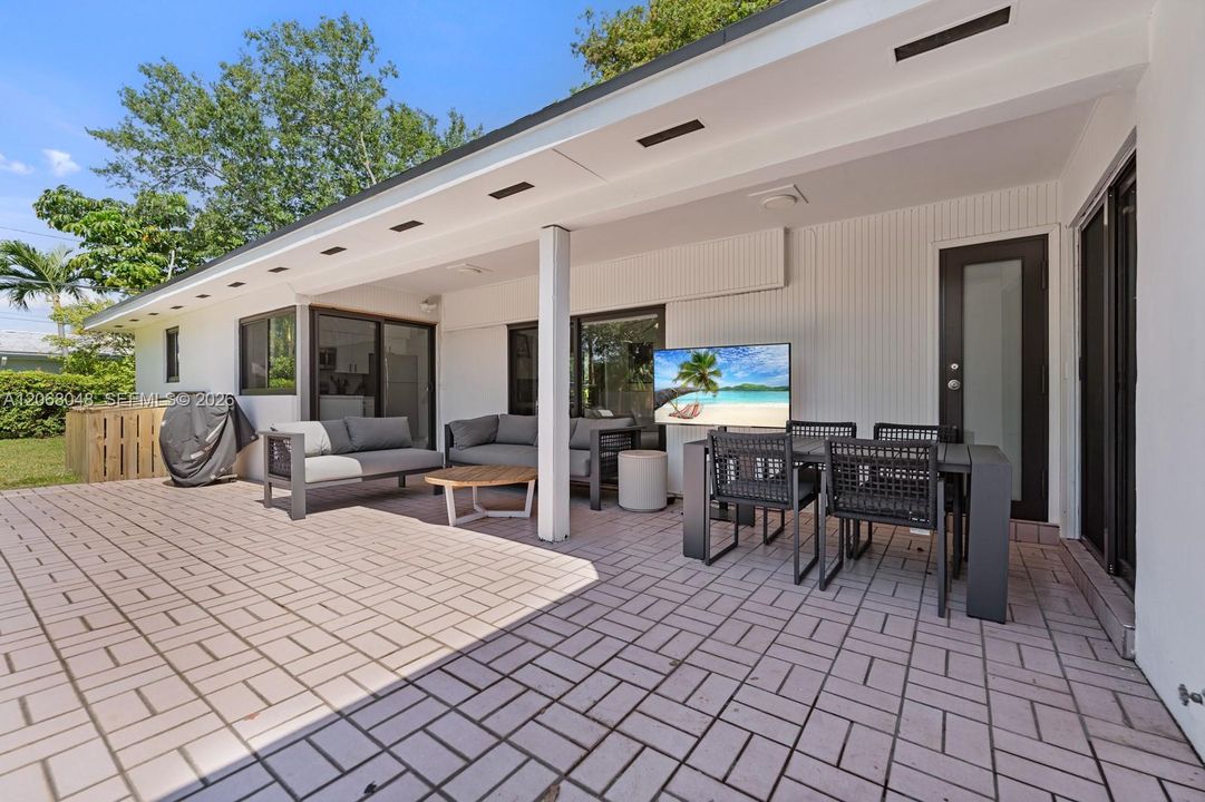 For Rent: $4,950 (3 beds, 2 baths, 1459 Square Feet)