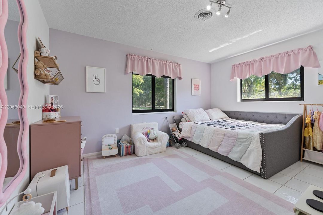 For Rent: $4,950 (3 beds, 2 baths, 1459 Square Feet)