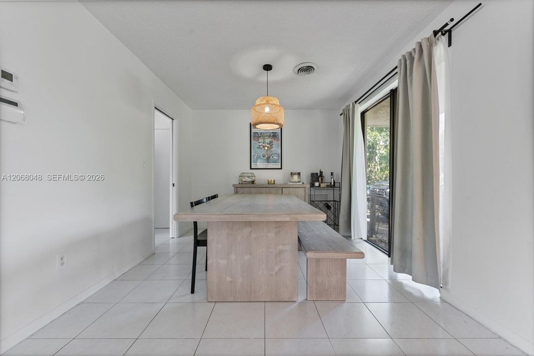 For Rent: $4,950 (3 beds, 2 baths, 1459 Square Feet)