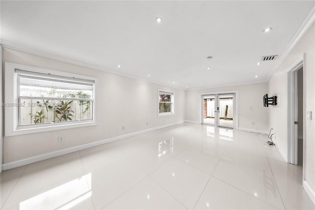 For Sale: $620,000 (4 beds, 3 baths, 1515 Square Feet)