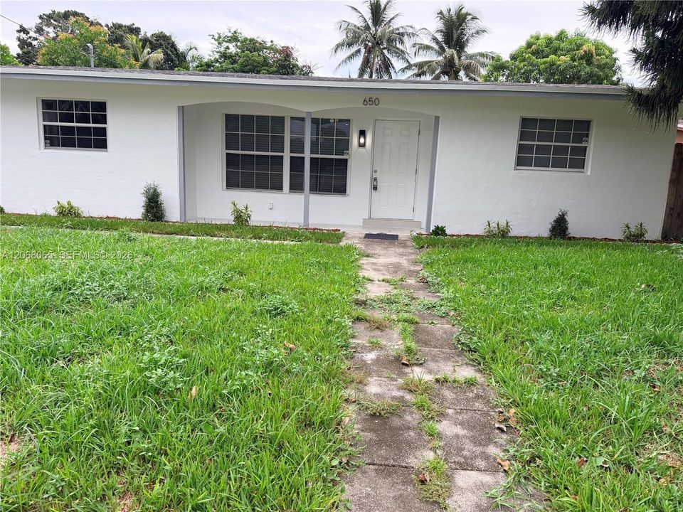 En Renta: $3,450 (3 camas, 2 baños, 1460 Pies cuadrados)
