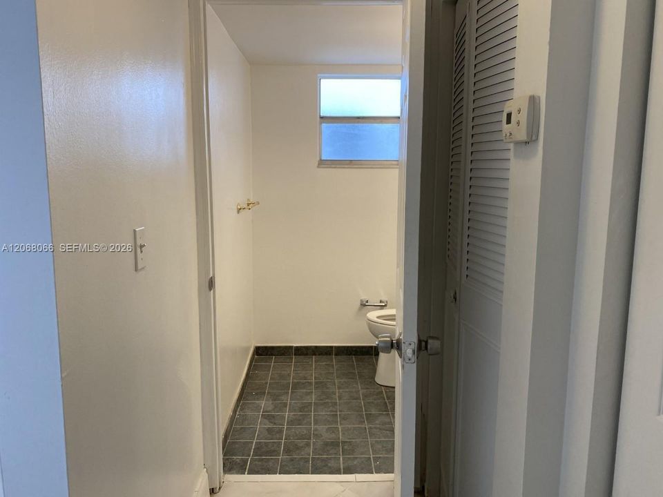 For Sale: $125,000 (1 beds, 1 baths, 800 Square Feet)