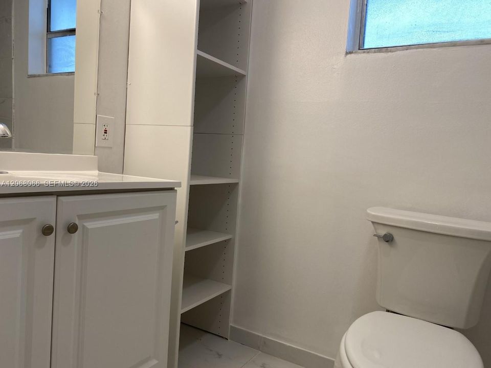 For Sale: $125,000 (1 beds, 1 baths, 800 Square Feet)
