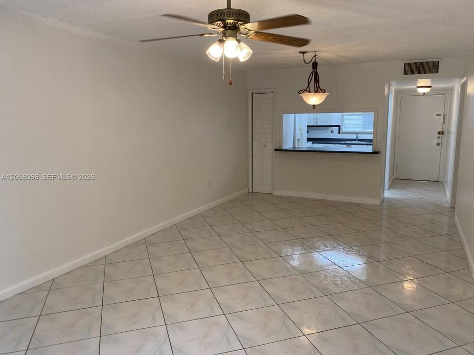 For Sale: $125,000 (1 beds, 1 baths, 800 Square Feet)