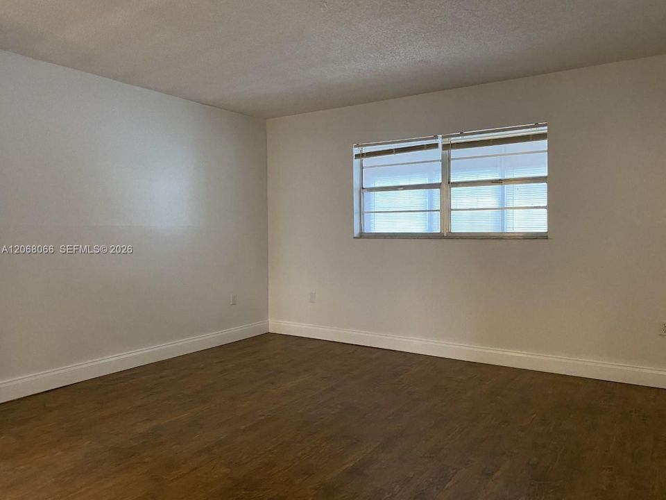 For Sale: $125,000 (1 beds, 1 baths, 800 Square Feet)