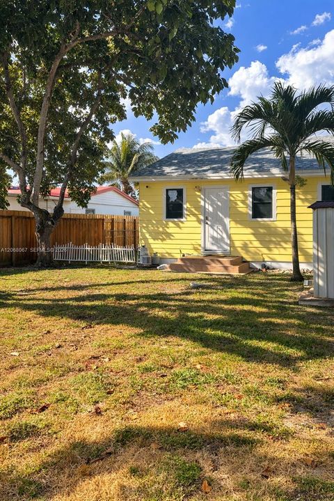 For Sale: $465,000 (2 beds, 1 baths, 783 Square Feet)