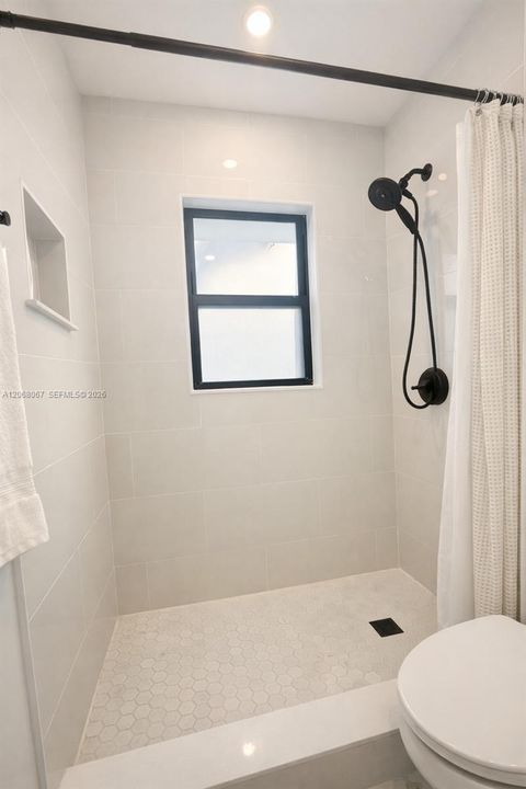 For Sale: $465,000 (2 beds, 1 baths, 783 Square Feet)