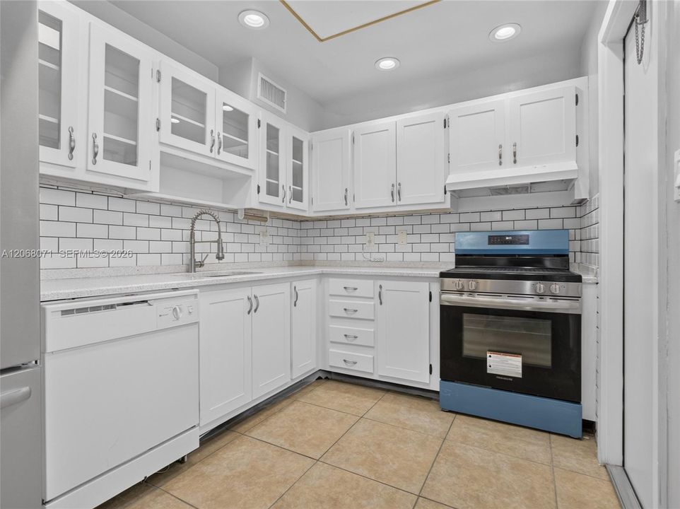 En Venta: $130,000 (2 camas, 2 baños, 1102 Pies cuadrados)