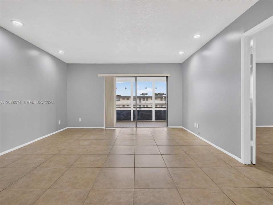 En Venta: $130,000 (2 camas, 2 baños, 1102 Pies cuadrados)