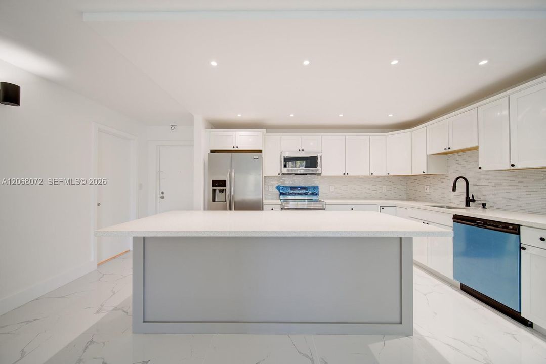 For Rent: $1,950 (2 beds, 2 baths, 1075 Square Feet)