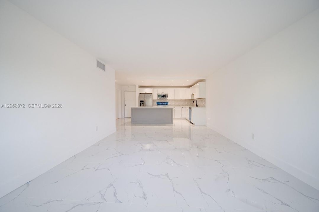 For Rent: $1,950 (2 beds, 2 baths, 1075 Square Feet)