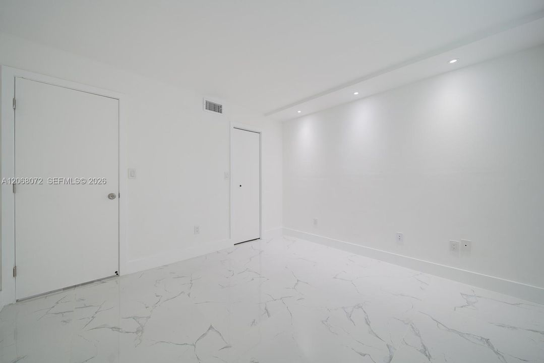 For Rent: $1,950 (2 beds, 2 baths, 1075 Square Feet)