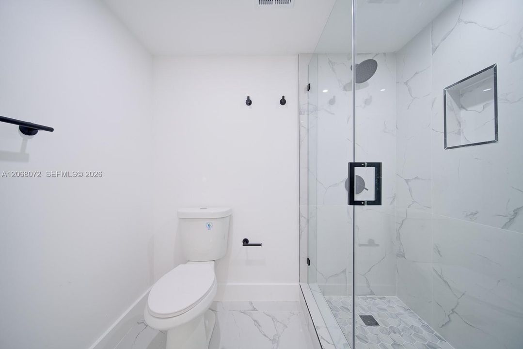 For Rent: $1,950 (2 beds, 2 baths, 1075 Square Feet)
