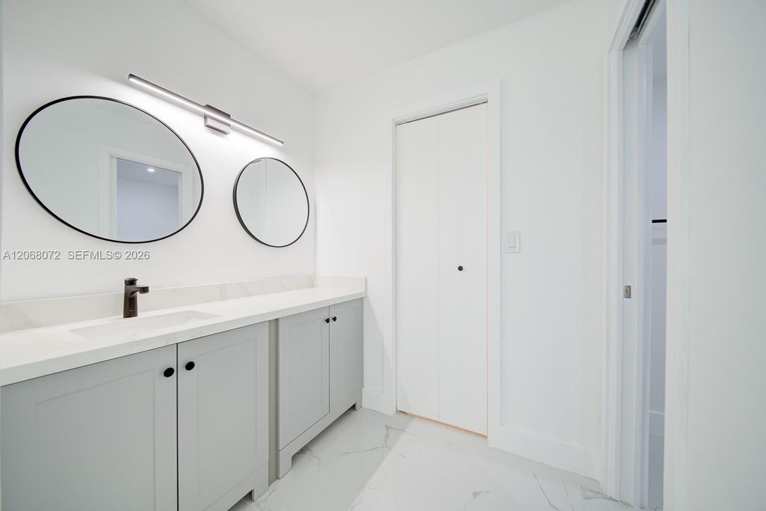 For Rent: $1,950 (2 beds, 2 baths, 1075 Square Feet)