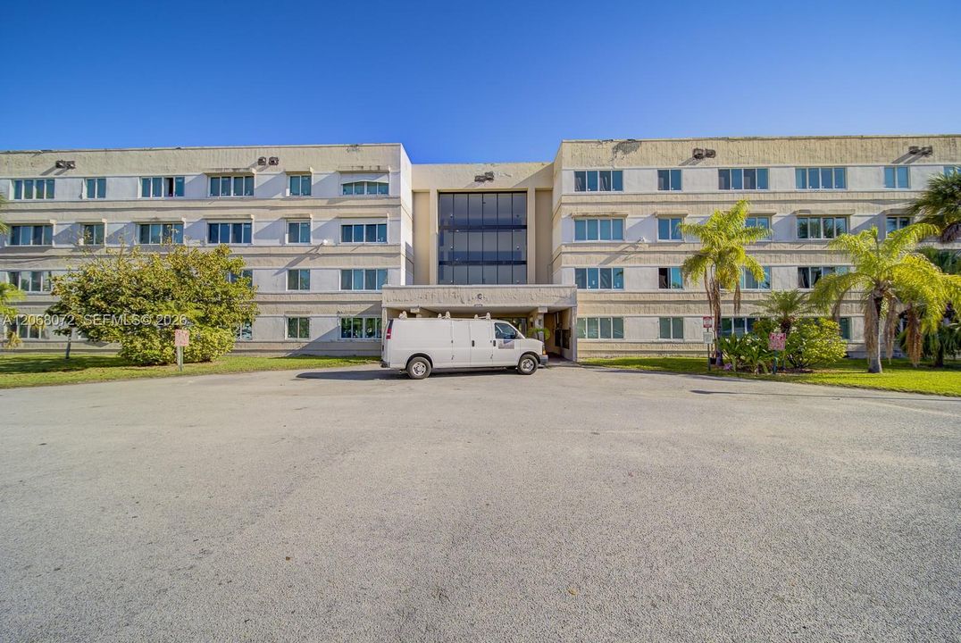 For Rent: $1,950 (2 beds, 2 baths, 1075 Square Feet)