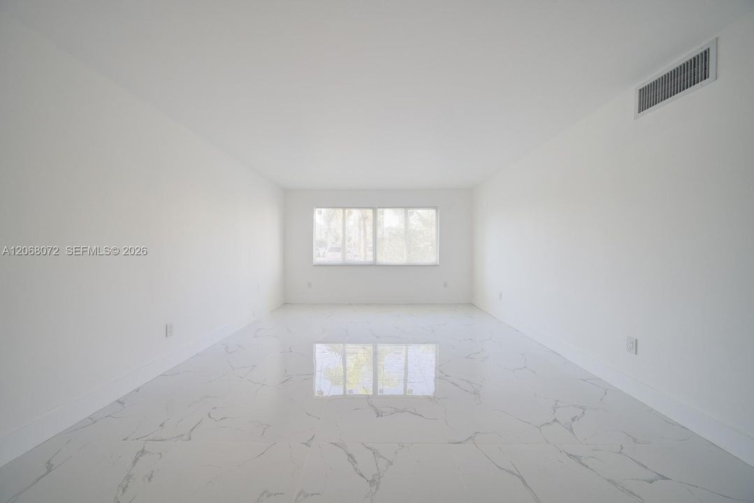 For Rent: $1,950 (2 beds, 2 baths, 1075 Square Feet)
