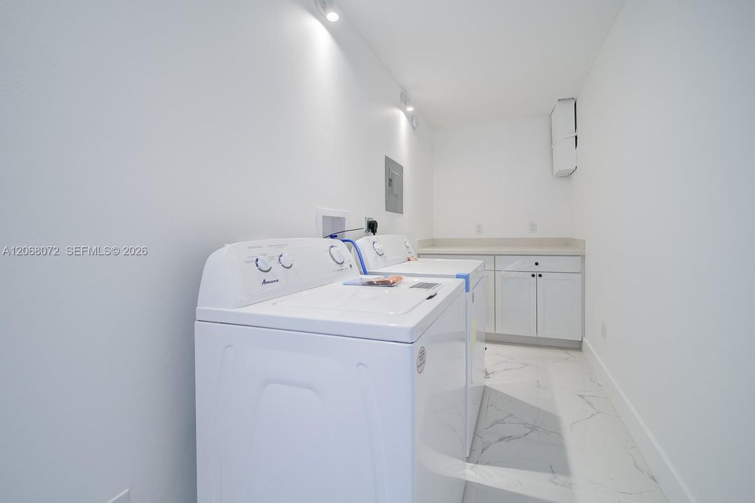 For Rent: $1,950 (2 beds, 2 baths, 1075 Square Feet)