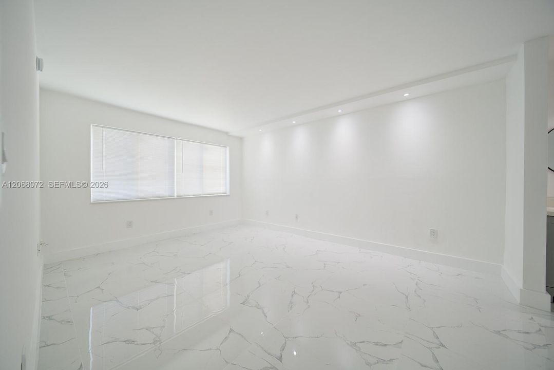 For Rent: $1,950 (2 beds, 2 baths, 1075 Square Feet)