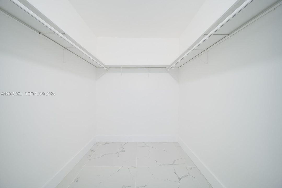 For Rent: $1,950 (2 beds, 2 baths, 1075 Square Feet)