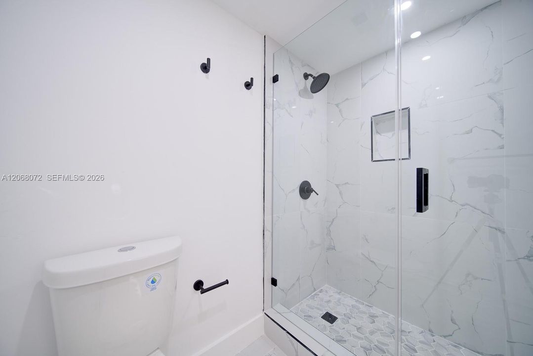 For Rent: $1,950 (2 beds, 2 baths, 1075 Square Feet)