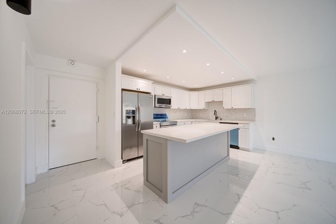 For Rent: $1,950 (2 beds, 2 baths, 1075 Square Feet)