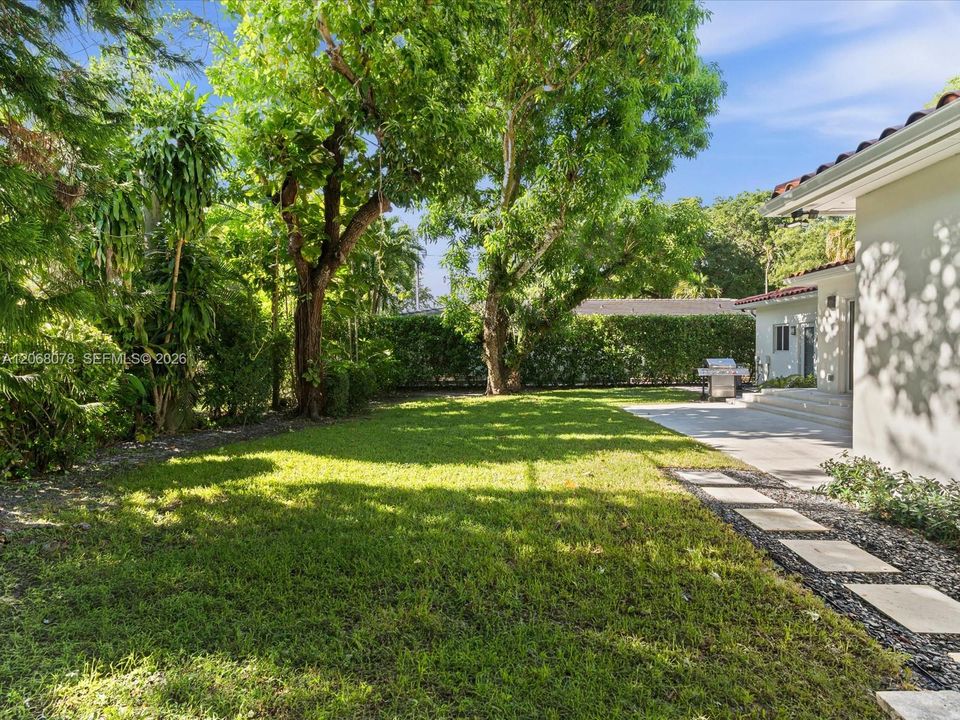 For Rent: $6,500 (3 beds, 2 baths, 1442 Square Feet)