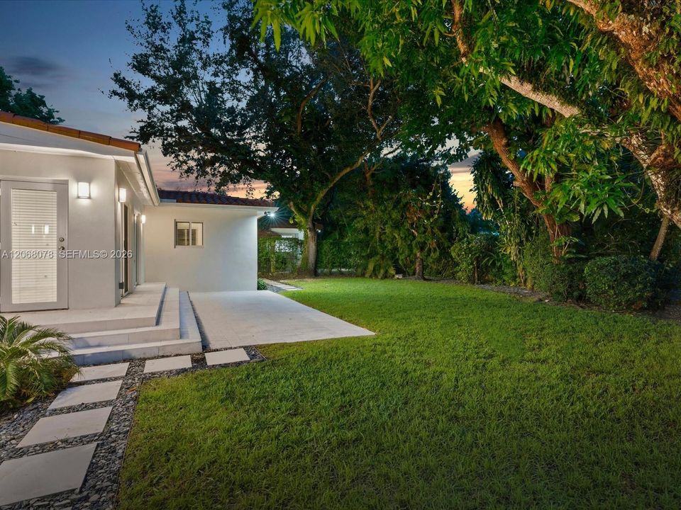 For Rent: $6,500 (3 beds, 2 baths, 1442 Square Feet)