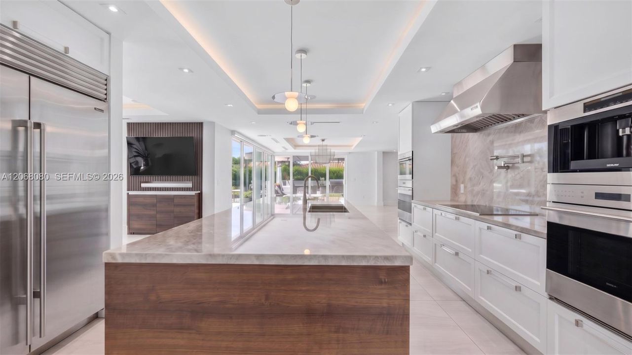 For Sale: $14,500,000 (6 beds, 5 baths, 5305 Square Feet)