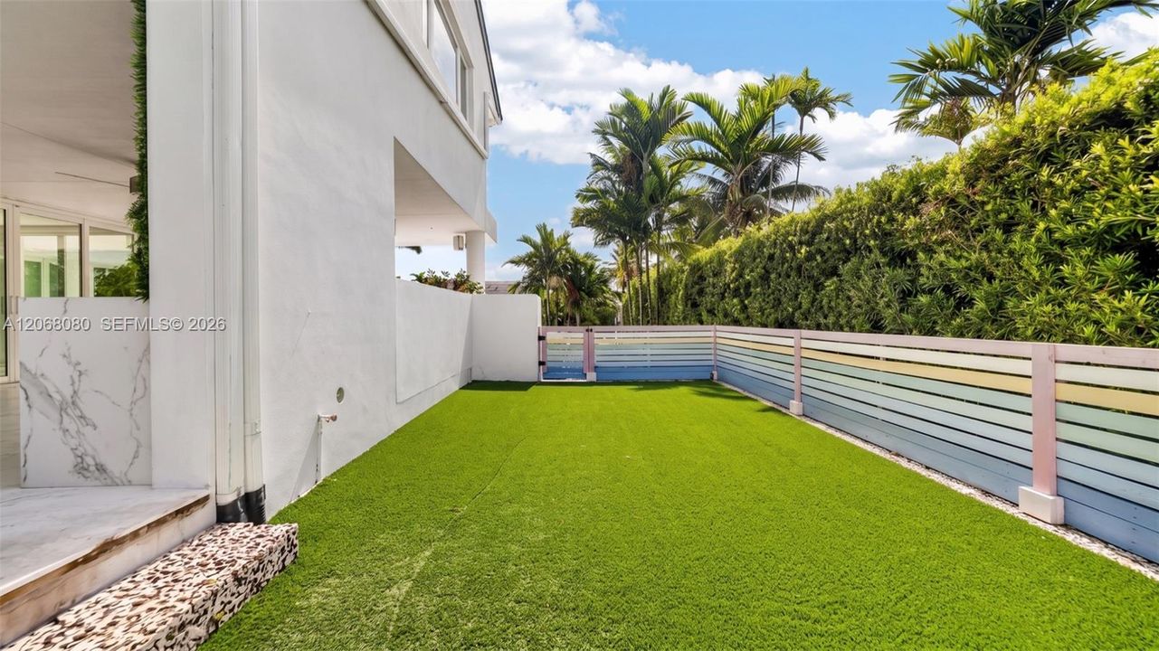 For Sale: $14,500,000 (6 beds, 5 baths, 5305 Square Feet)